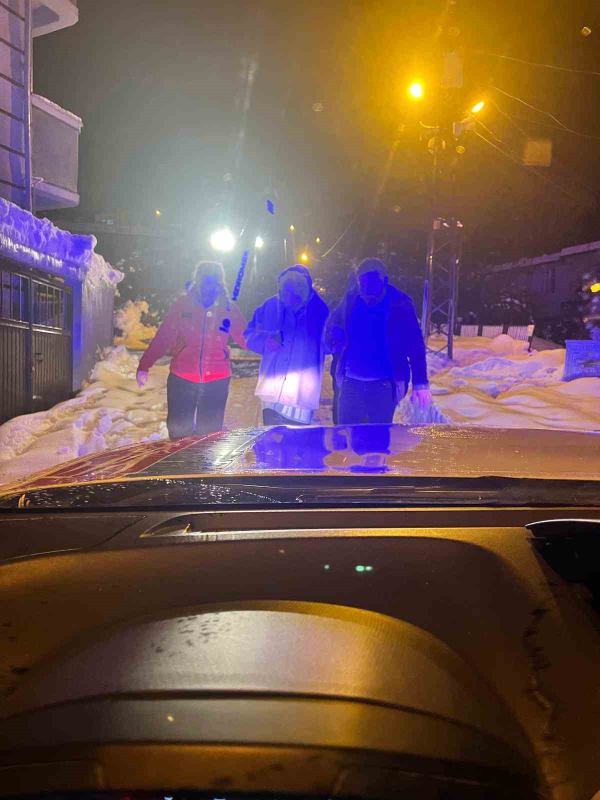 UMKE ekipleri iki hastaya zamanında müdahalede bulundu
