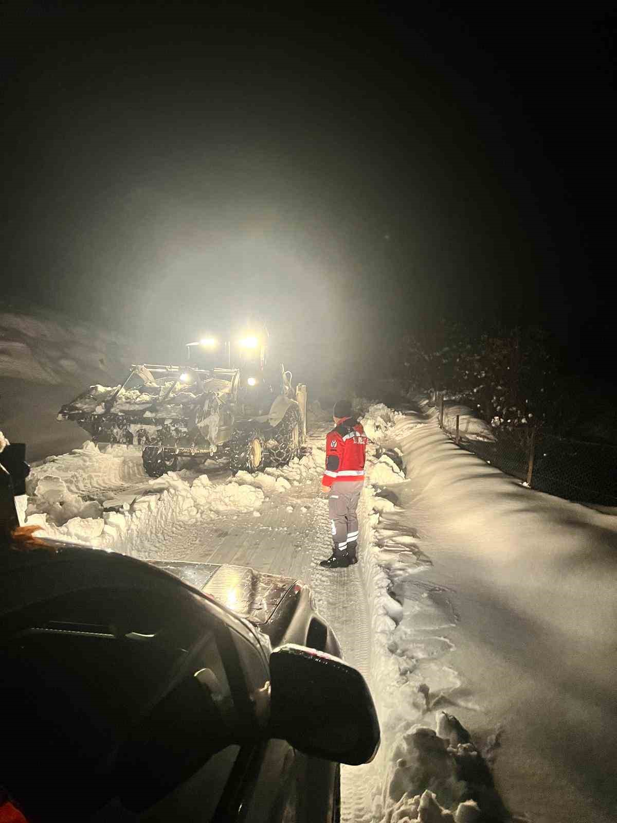 UMKE ekipleri iki hastaya zamanında müdahalede bulundu
