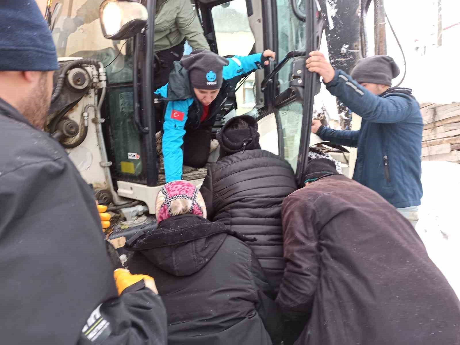 UMKE ekipleri iki hastayı hastaneye ulaştırdı
