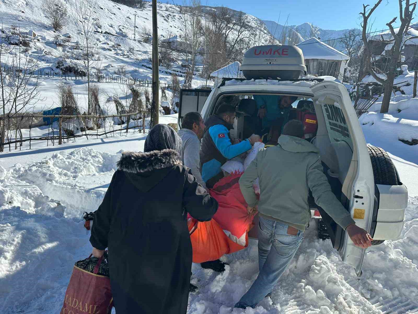 UMKE kar kış demeden hastalara umut oluyor
