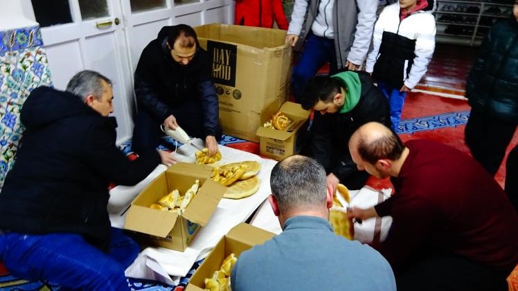 Ümmet iftarında gönüller bir oldu
