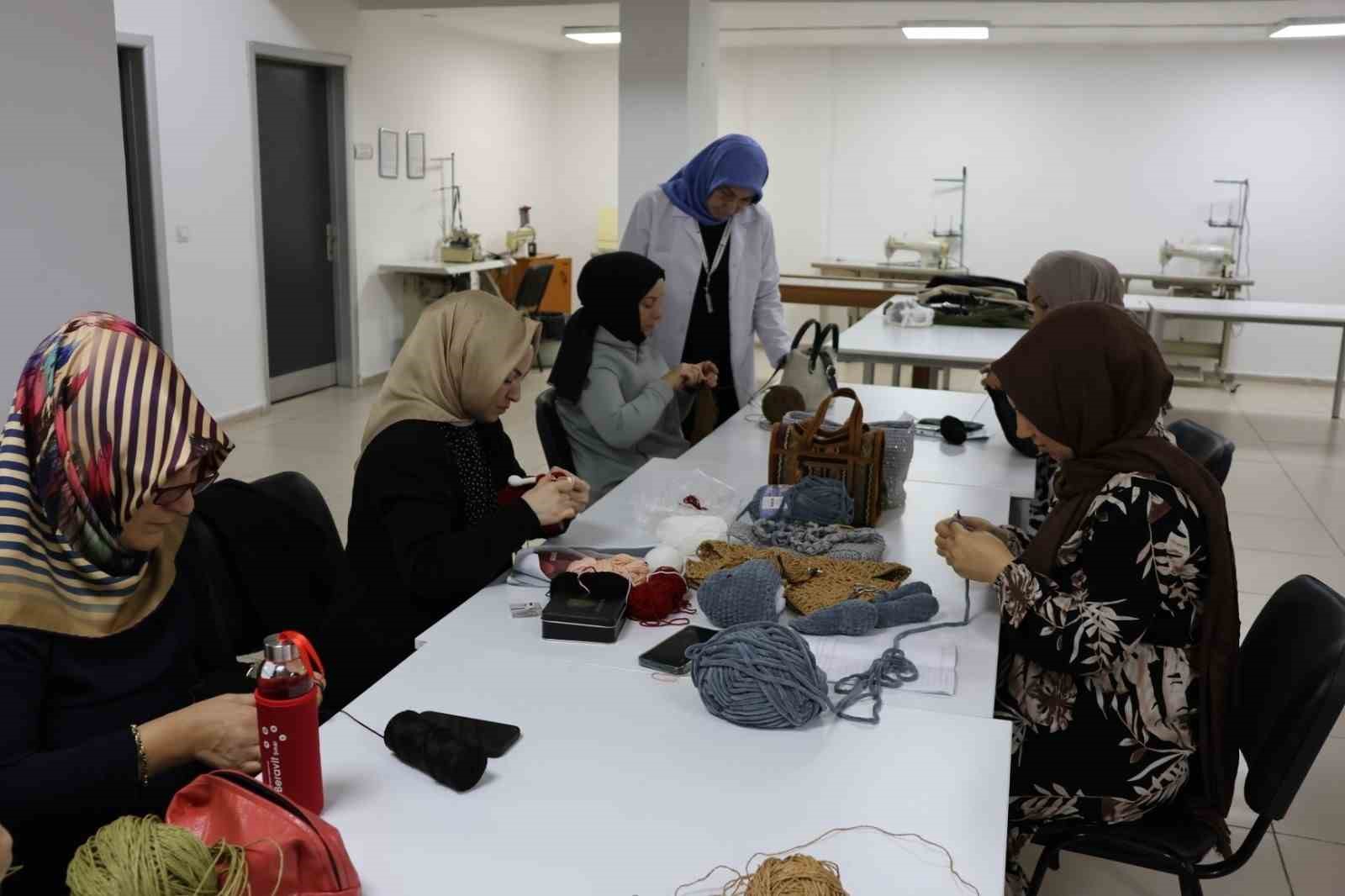 Ümraniye Belediyesi amigurumi eğitimleriyle el sanatlarına destek oluyor
