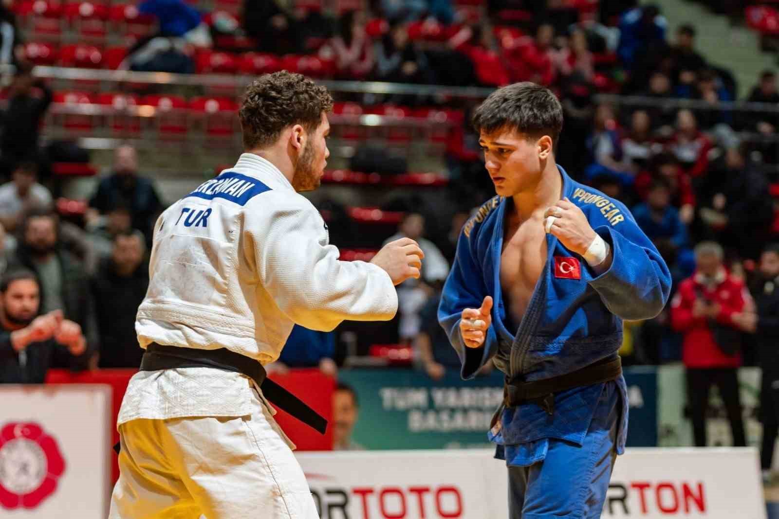 Ümraniye Belediyesi Spor Kulübü’nden Türkiye Şampiyonası’nda çifte altın
