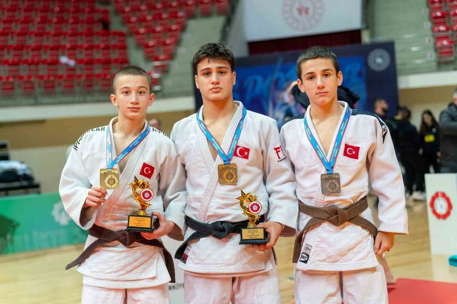 Ümraniye Belediyesi Spor Kulübü’nden Türkiye Şampiyonası’nda çifte altın
