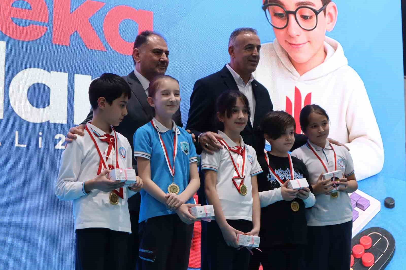 Ümraniye’de Akıl ve Zeka Oyunları Festivali: 257 öğrenci kıyasıya yarıştı
Ümraniye’de Akıl ve Zeka Oyunları Festivali: 257 öğrenci kıyasıya yarıştı