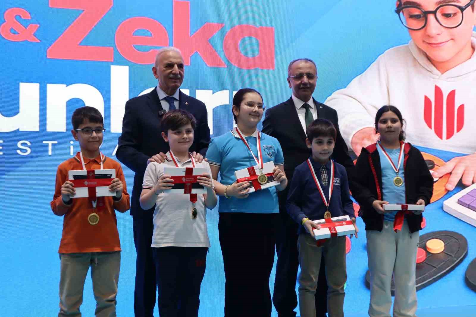 Ümraniye’de Akıl ve Zeka Oyunları Festivali: 257 öğrenci kıyasıya yarıştı
Ümraniye’de Akıl ve Zeka Oyunları Festivali: 257 öğrenci kıyasıya yarıştı