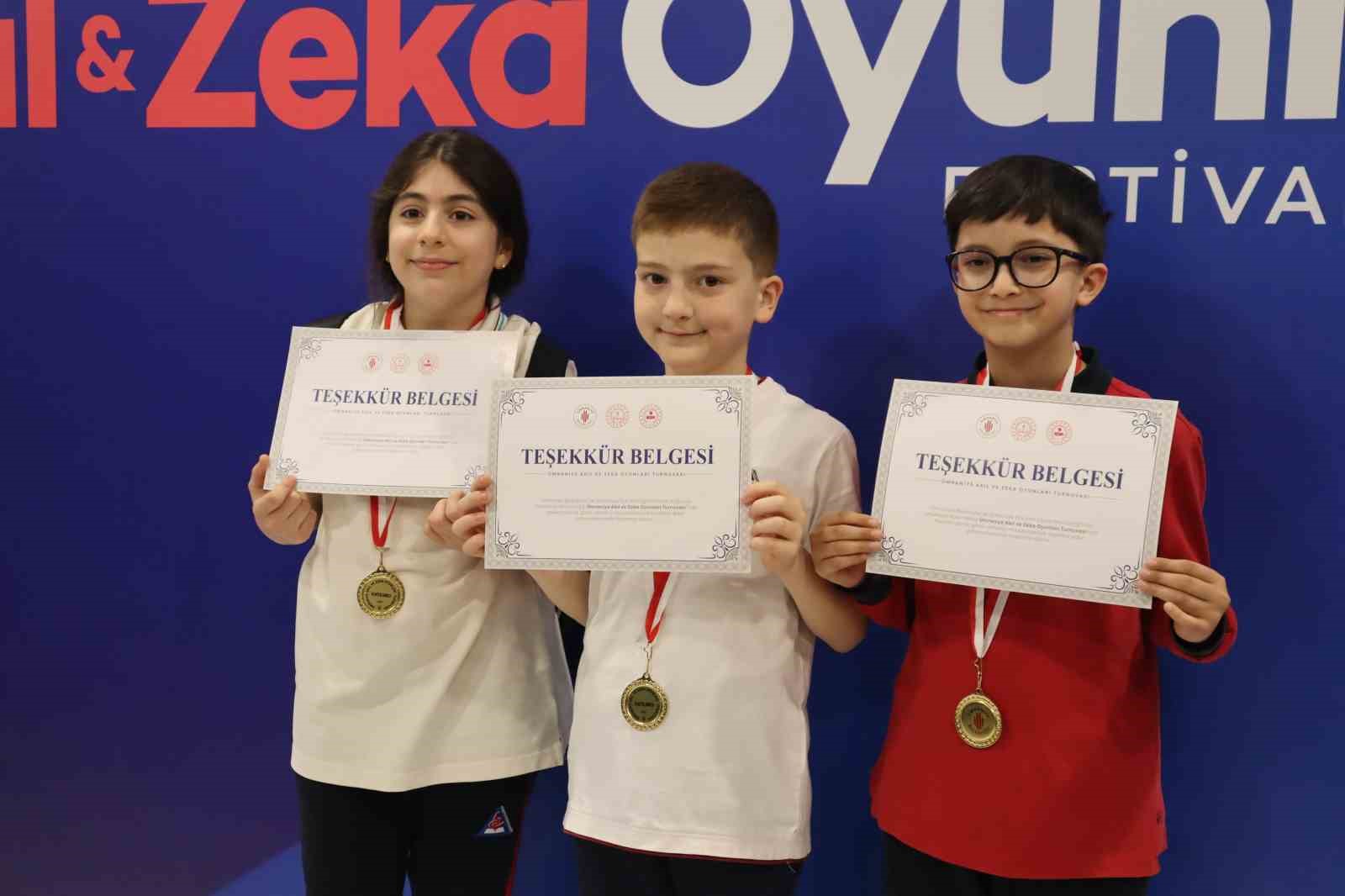 Ümraniye’de Akıl ve Zeka Oyunları Festivali: 257 öğrenci kıyasıya yarıştı
Ümraniye’de Akıl ve Zeka Oyunları Festivali: 257 öğrenci kıyasıya yarıştı