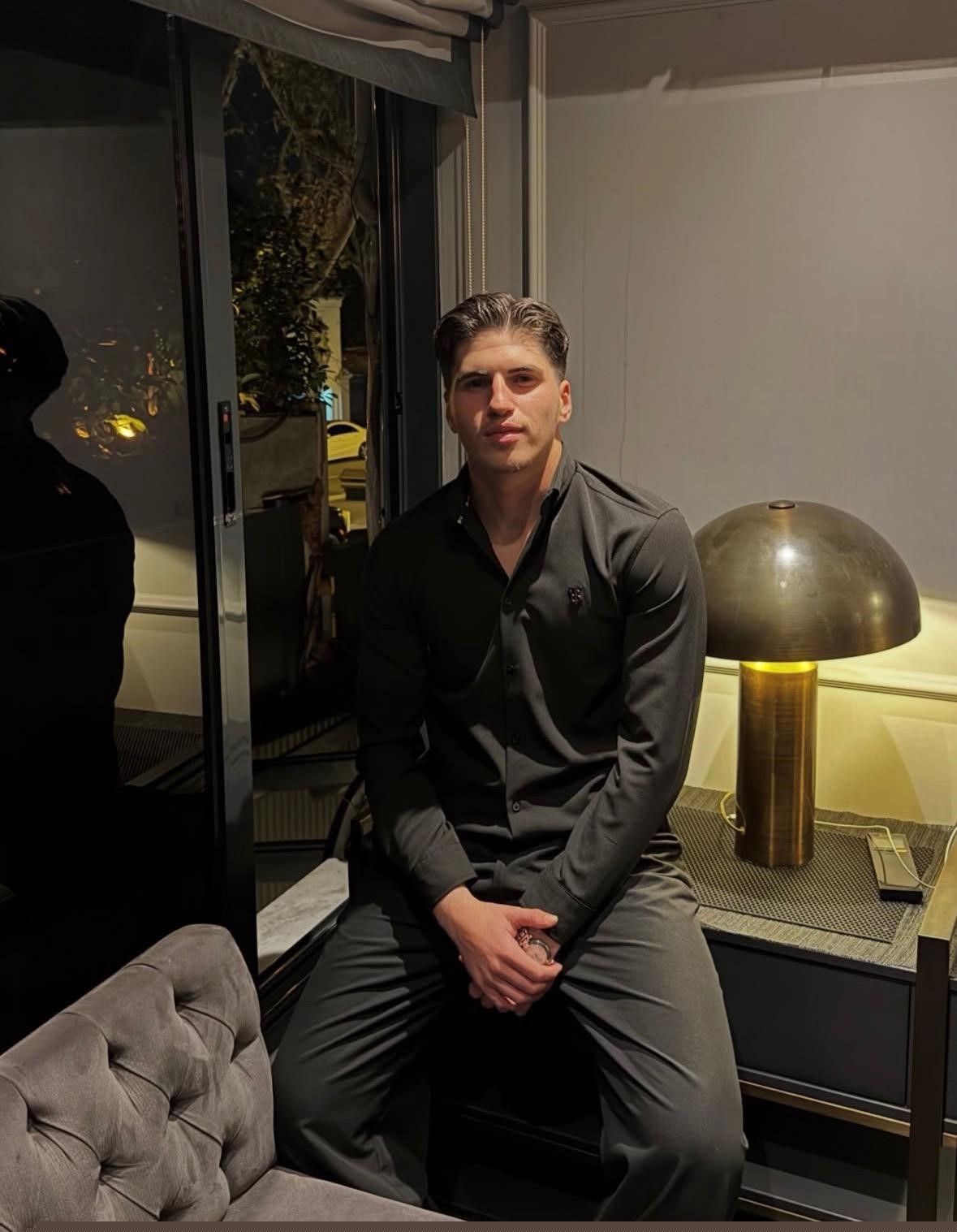 Ümraniye’de çakarlı araçla silahlı saldırı: 21 yaşındaki genç futbolcu hayatını kaybetti
