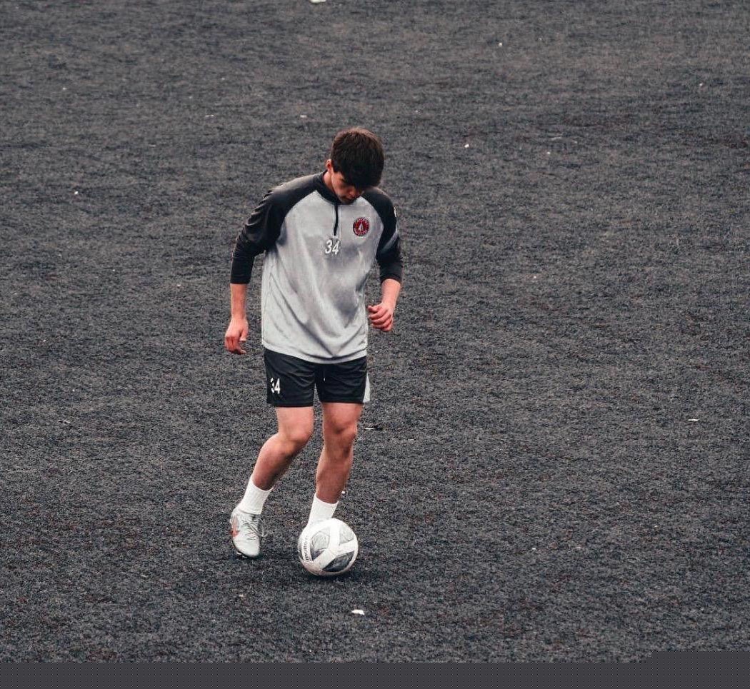 Ümraniye’de çakarlı araçla silahlı saldırı: 21 yaşındaki genç futbolcu hayatını kaybetti
