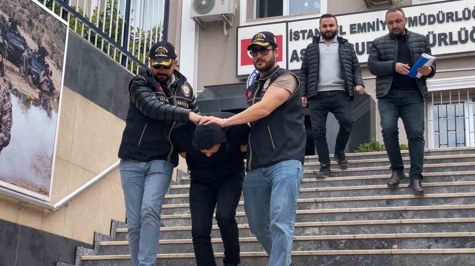 Ümraniye’de park halindeki aracı silah zoruyla gasp eden şüpheli tutuklandı
