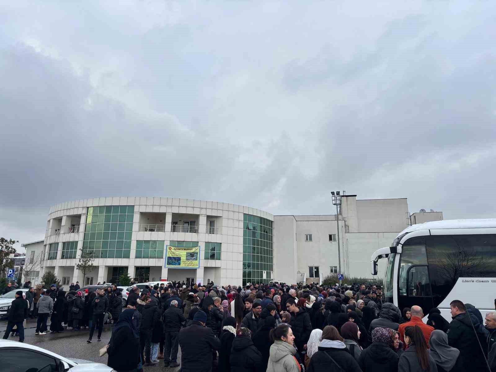 Umre kafilesi dualarla uğurlandı
Umre kafilesi dualarla uğurlandı