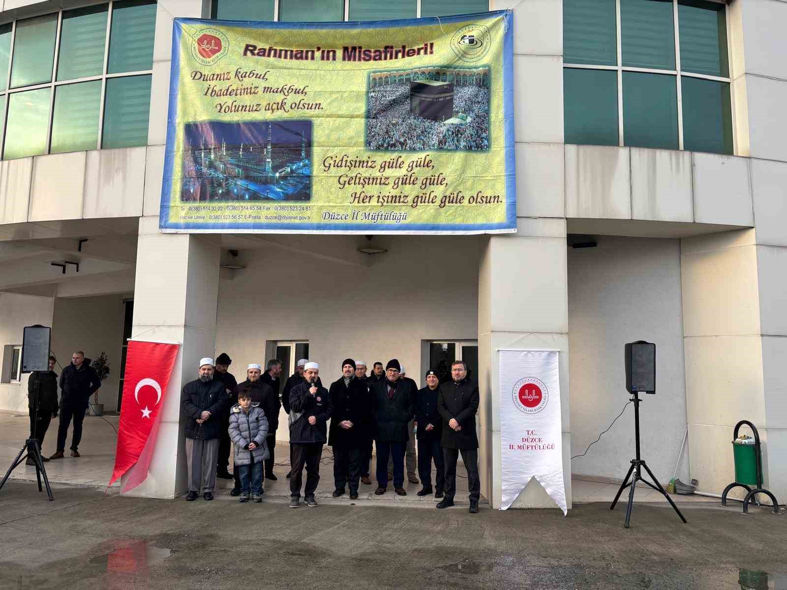 Umre kafilesi dualarla uğurlandı
Umre kafilesi dualarla uğurlandı