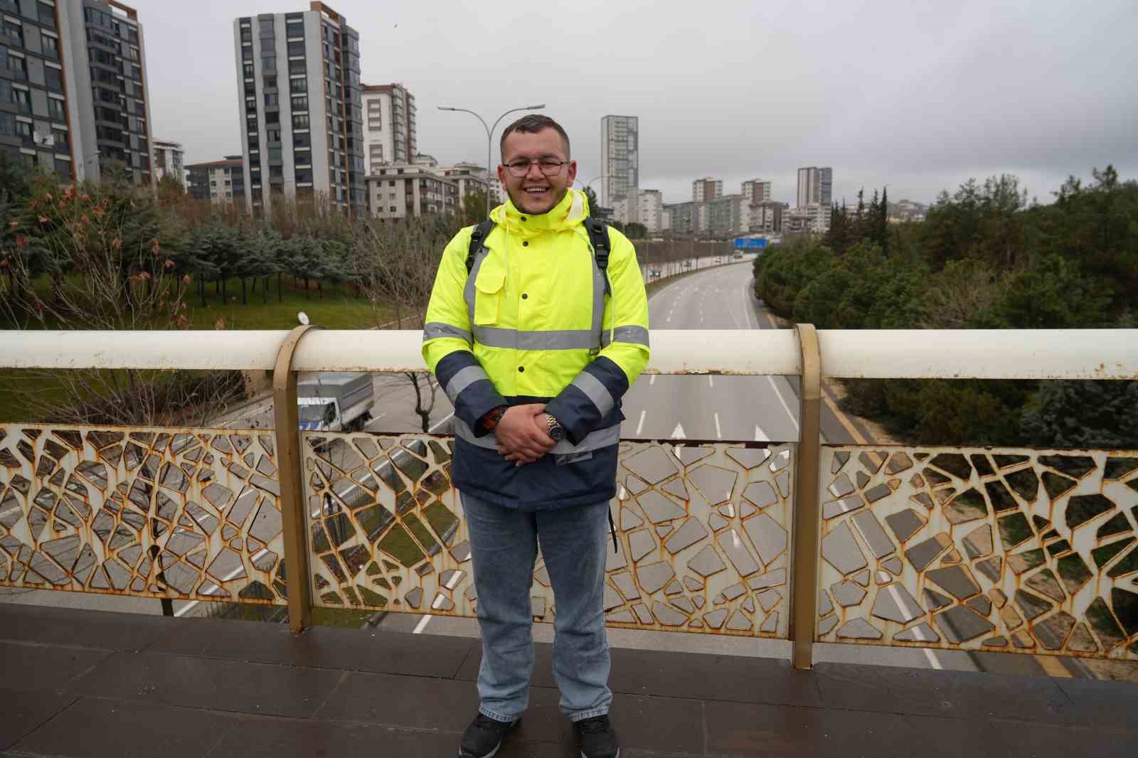 Umreye gitmek için Giresun’dan yürüyerek yola çıktı, 12. gününde Gaziantep’e ulaştı
Umreye gitmek için Giresun’dan yürüyerek yola çıktı, 12. gününde Gaziantep’e ulaştı