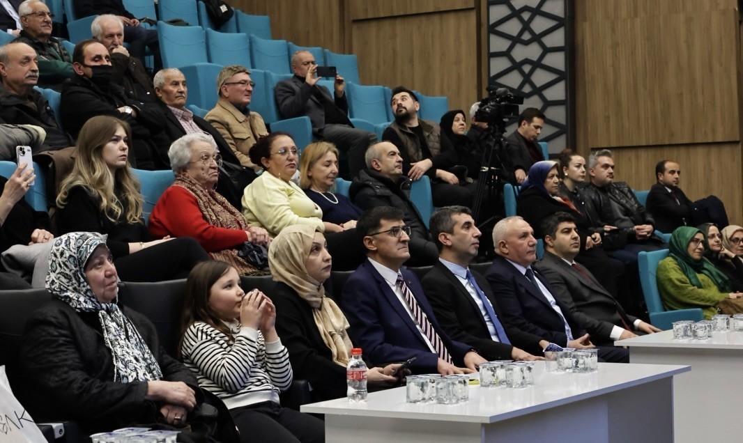 UNESCO Yaşayan İnsan Hazinesi unvanına sahip çini ustası için "Anma Gecesi"
UNESCO Yaşayan İnsan Hazinesi unvanına sahip çini ustası için "Anma Gecesi"