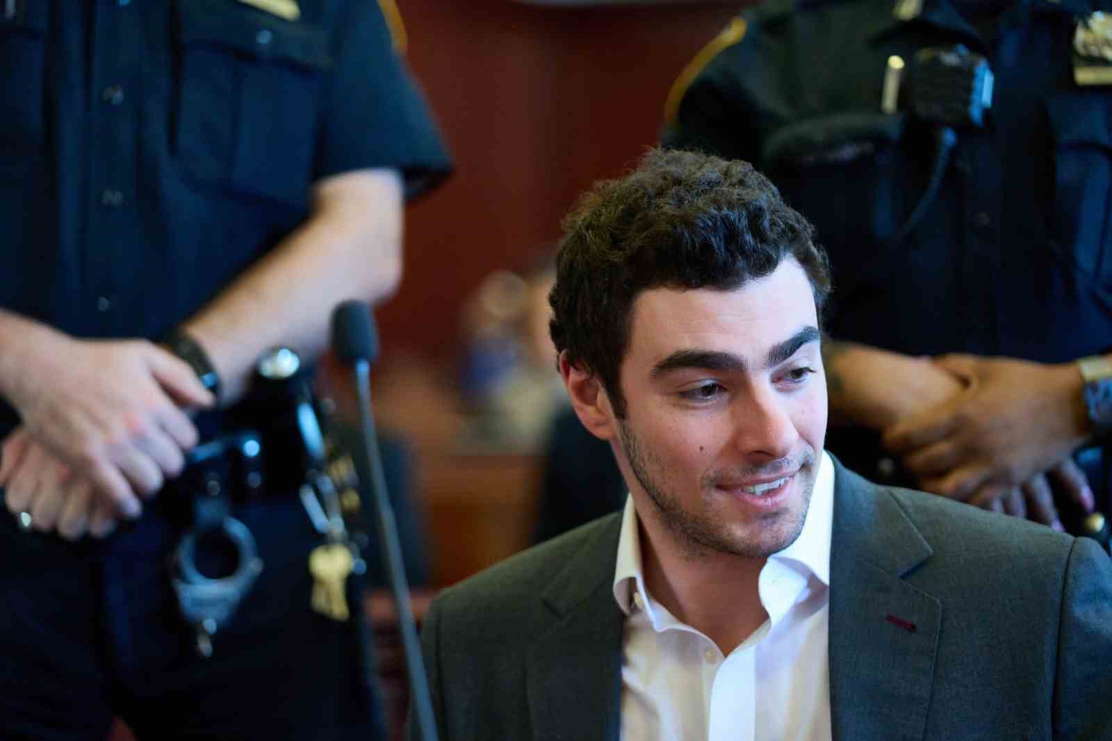 UnitedHealthcare CEO’su Brian Thompson’ı öldürmekle suçlanan Mangione idam cezasına çarptırılmayacak
