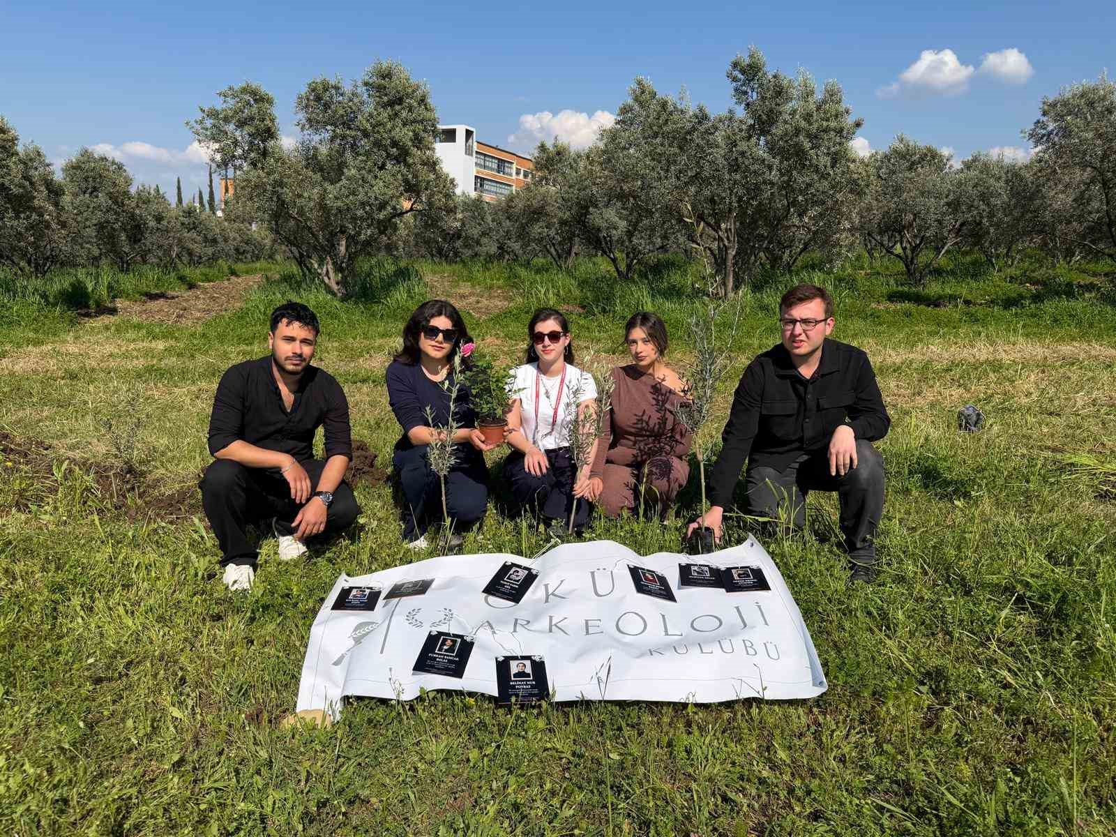 Üniversite öğrencileri acıları toprağa, umutları fidanlara emanet etti
