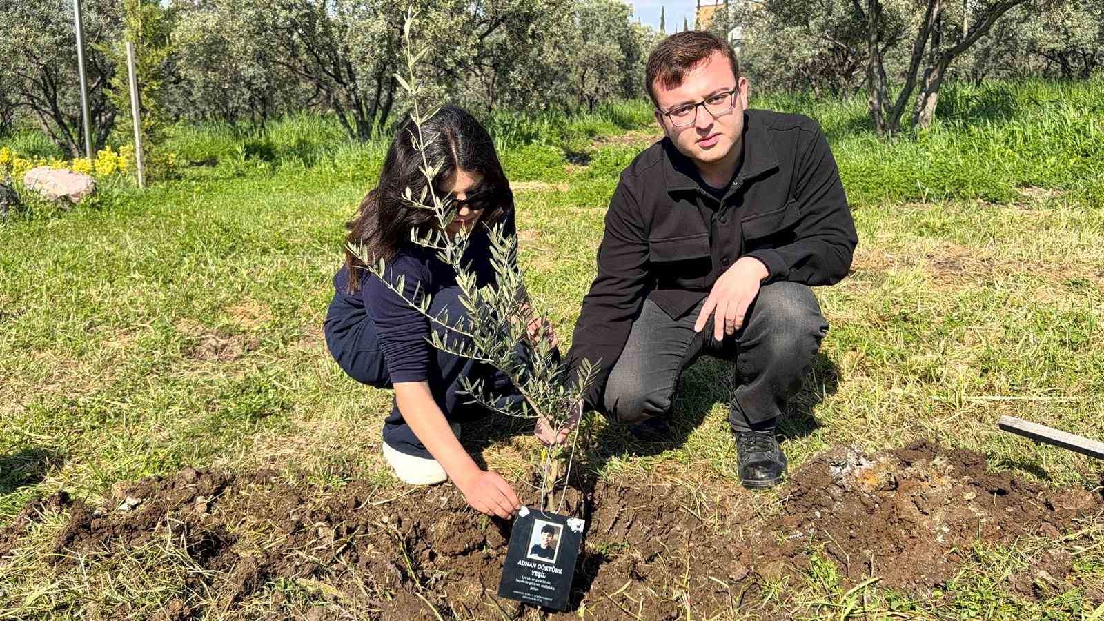 Üniversite öğrencileri acıları toprağa, umutları fidanlara emanet etti

