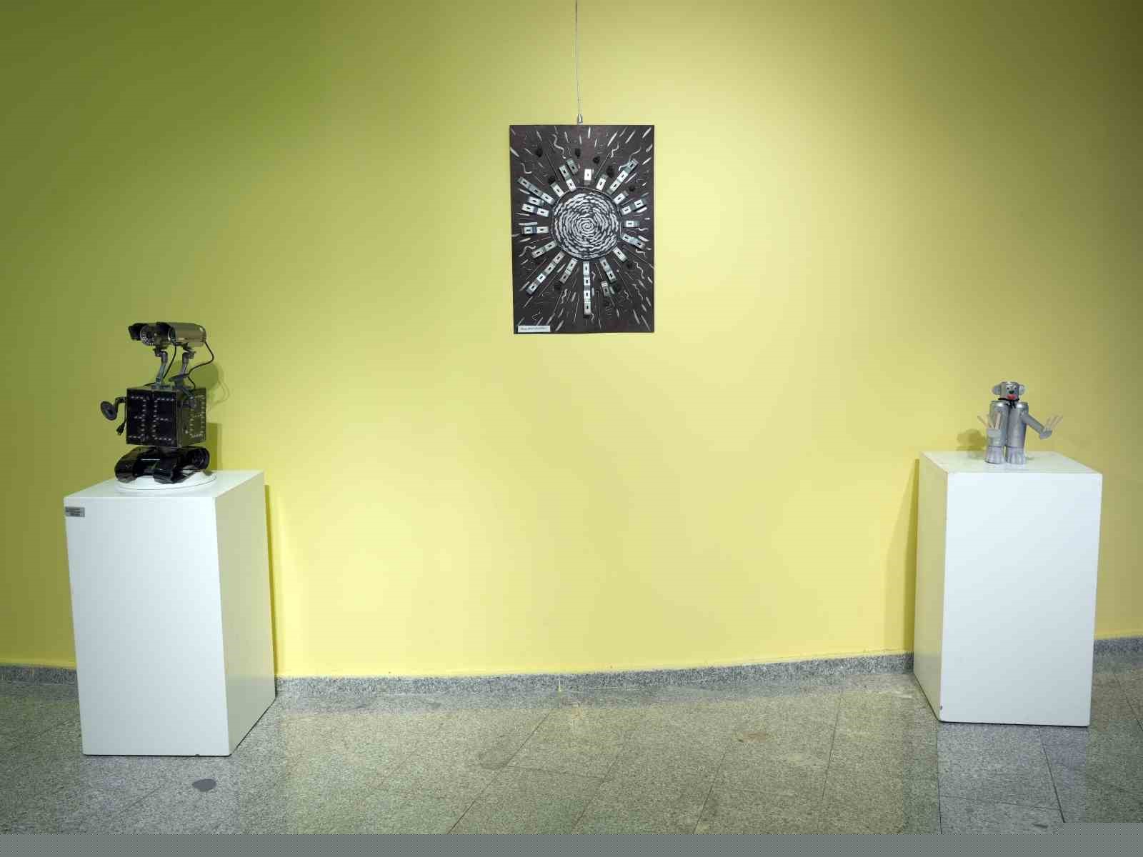 Üniversite öğrencileri atıkları sanata dönüştürdü
