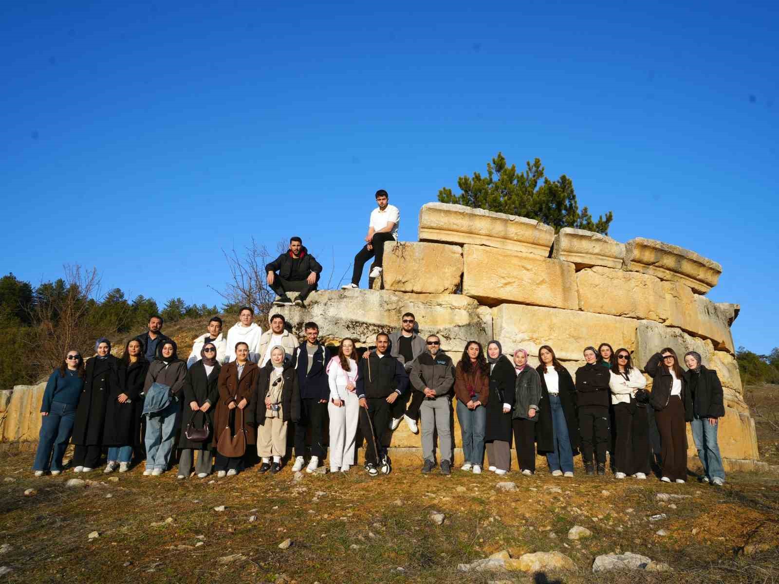 Üniversite öğrencileri Daday’ın tarihi mekanlarını ve turistik alanlarını gezdi
