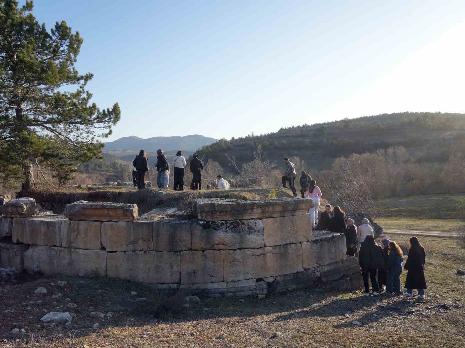 Üniversite öğrencileri Daday’ın tarihi mekanlarını ve turistik alanlarını gezdi
