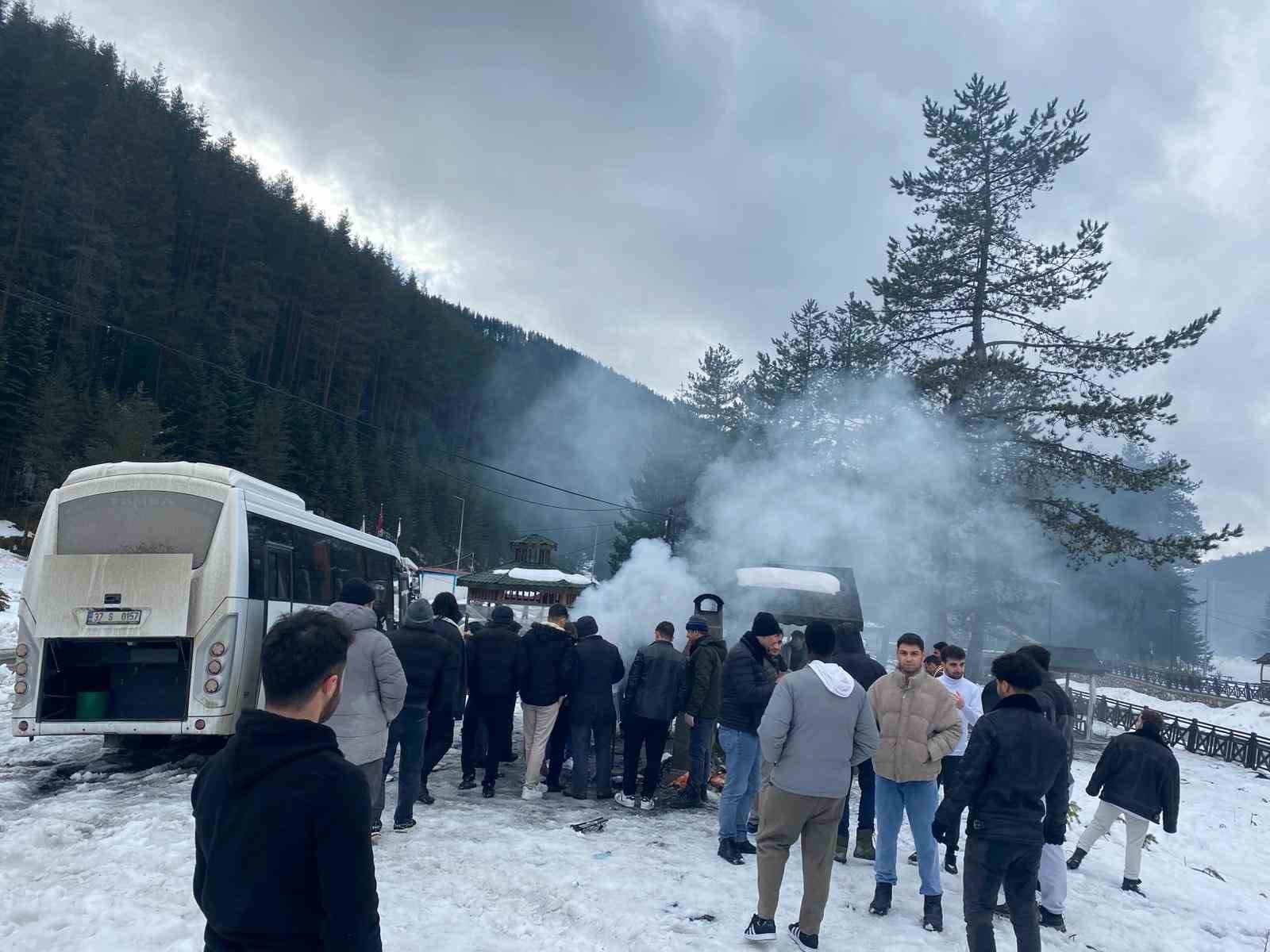 Üniversite öğrencileri karın tadını çıkardı
