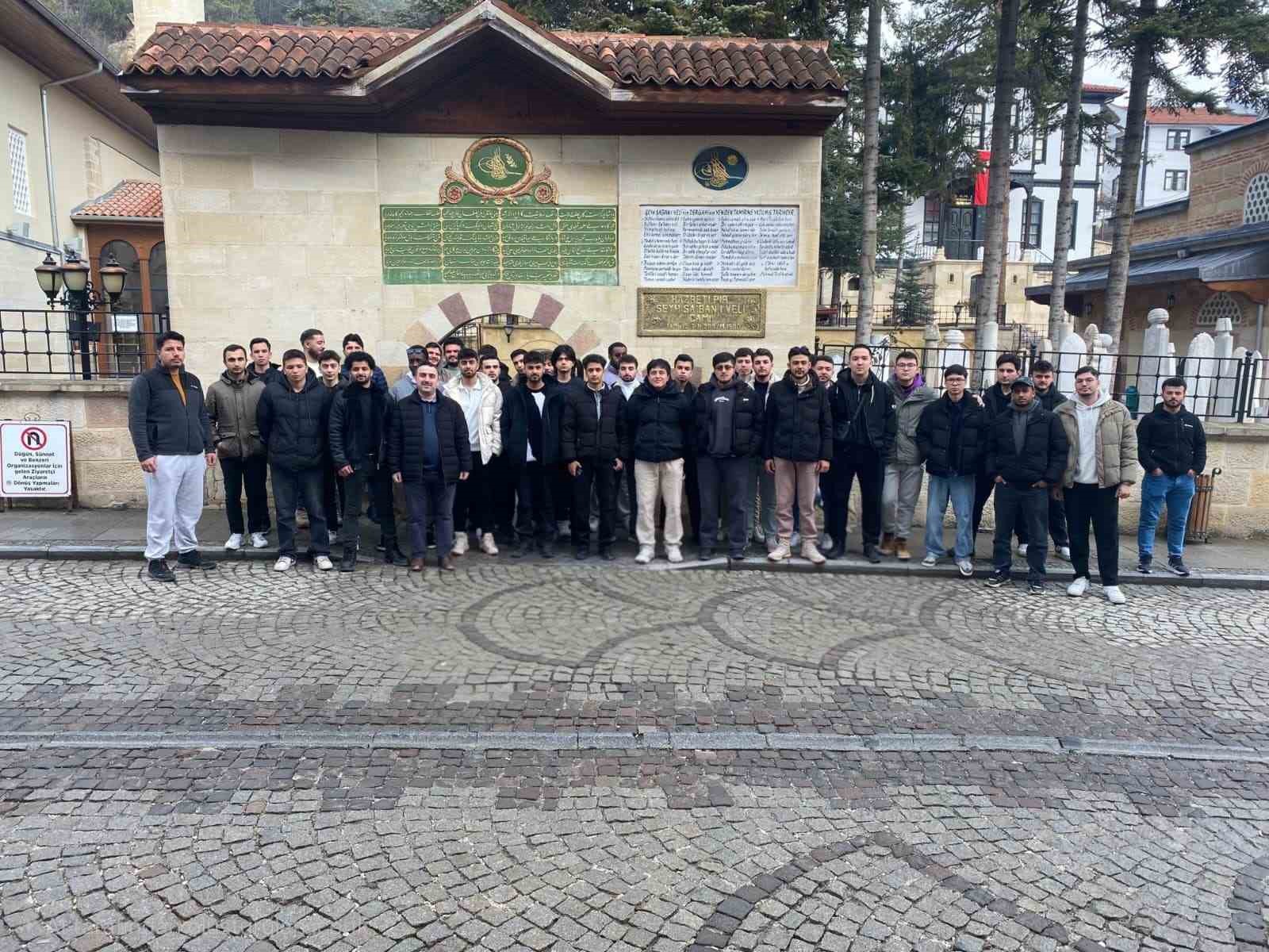 Üniversite öğrencileri karın tadını çıkardı
