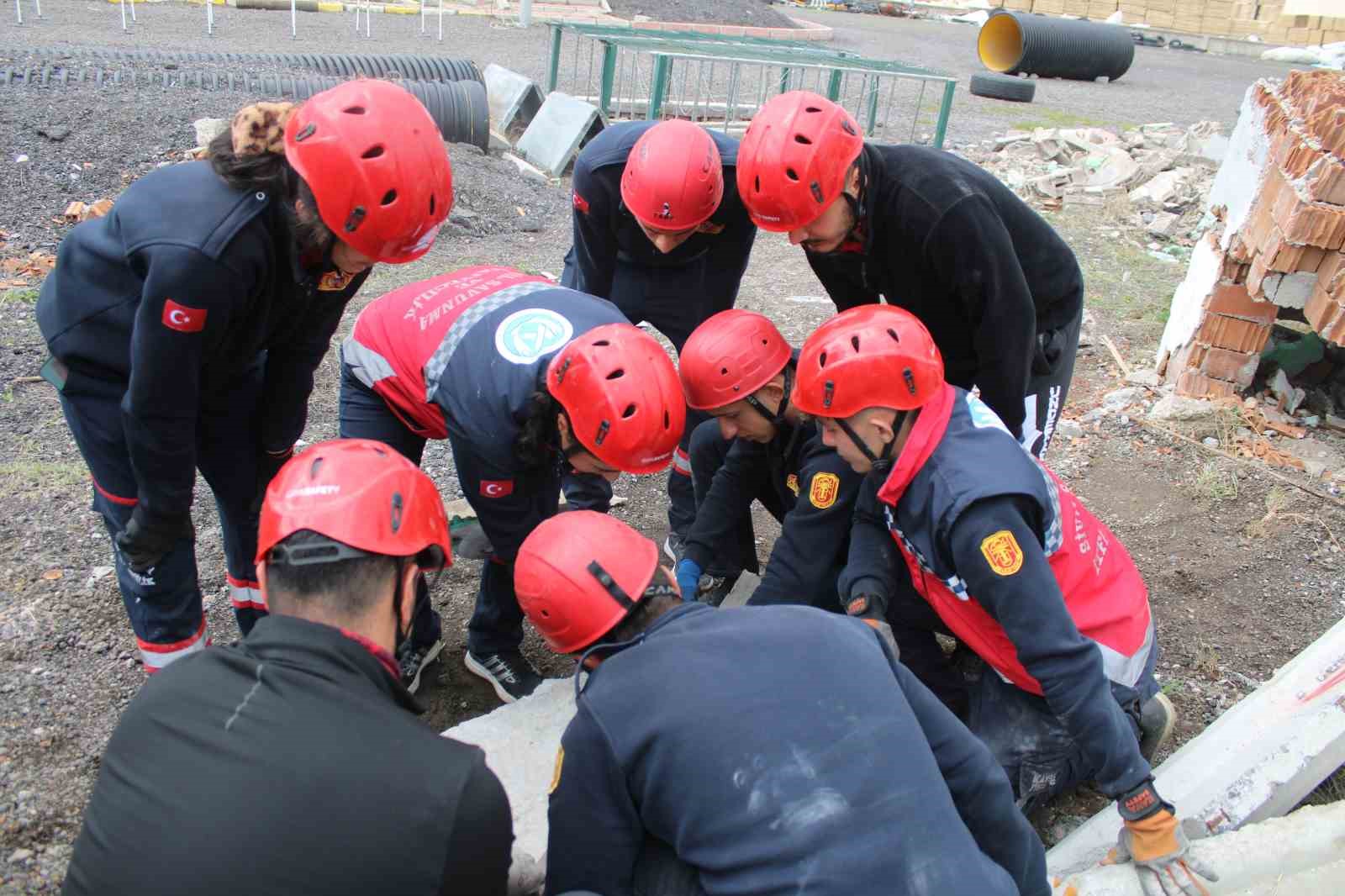 Üniversite öğrencileri, Kıbrıs’ta yapılacak Arama Kurtarma Oyunları’na hazırlanıyor
