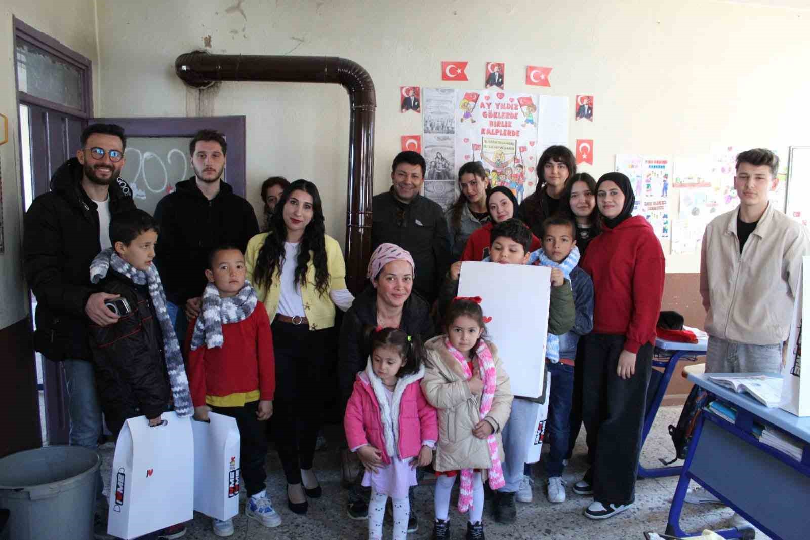 Üniversite öğrencileri köy okulunu yeniledi
