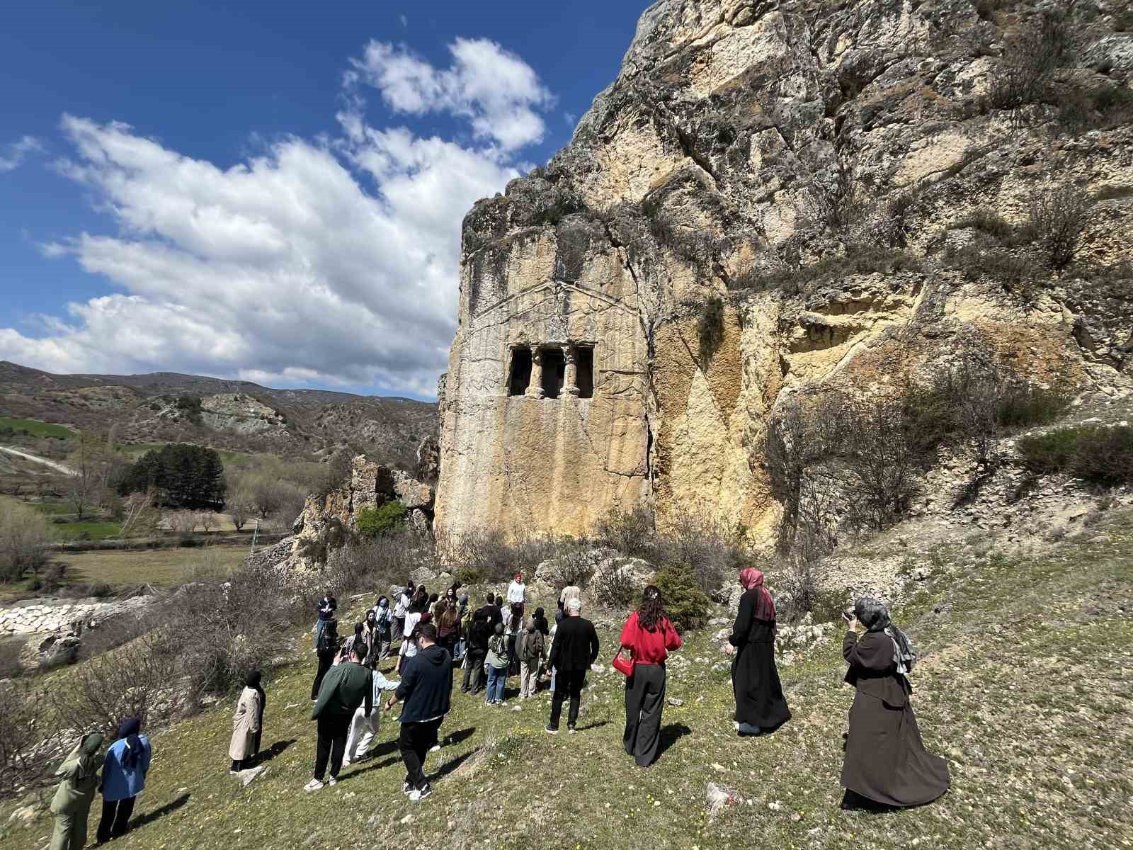 Üniversite öğrencilerinden binlerce yıllık tarihe yolculuk
