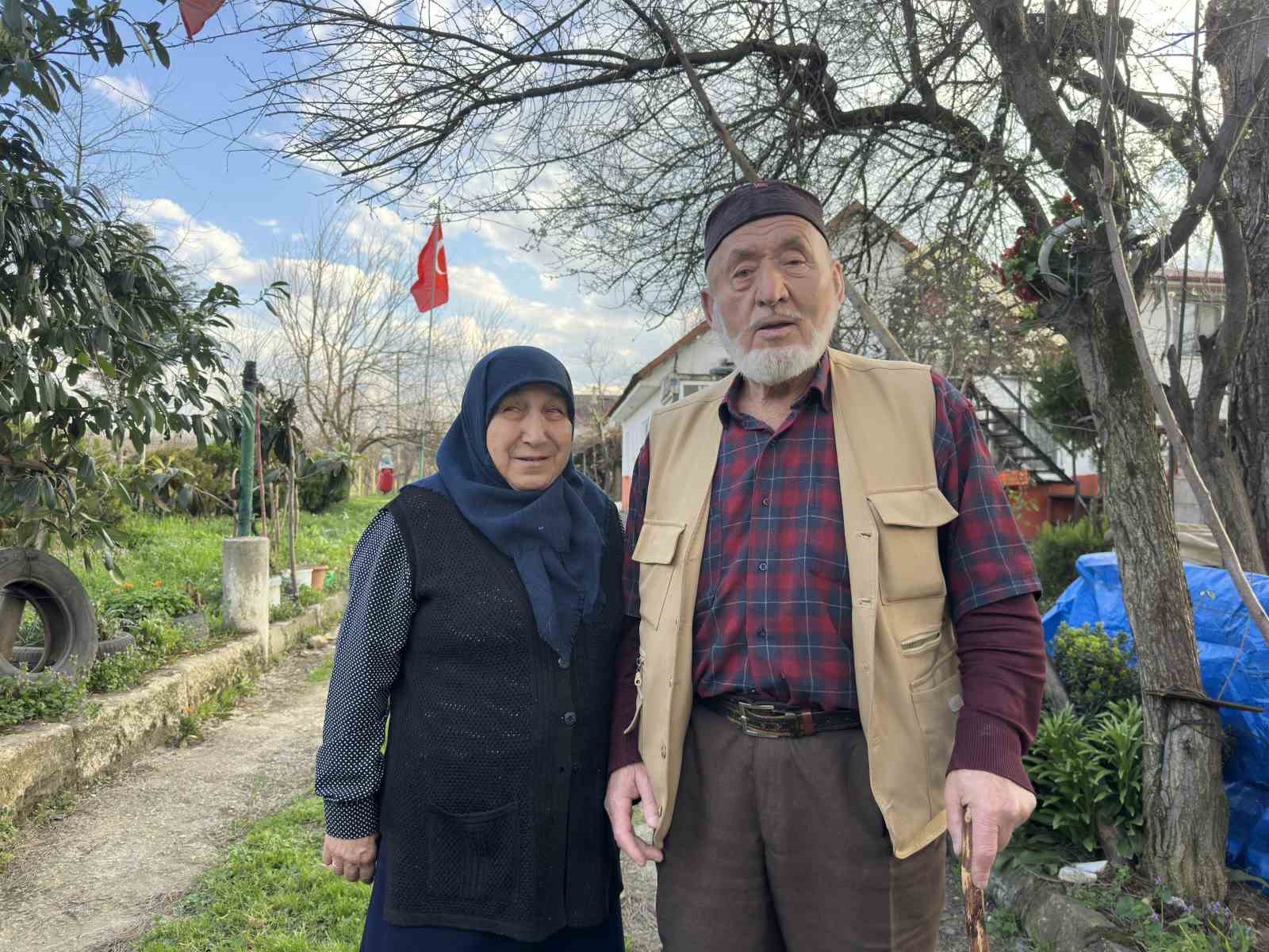 Üniversite öğrencilerinden yaşlı çifte sürpriz
