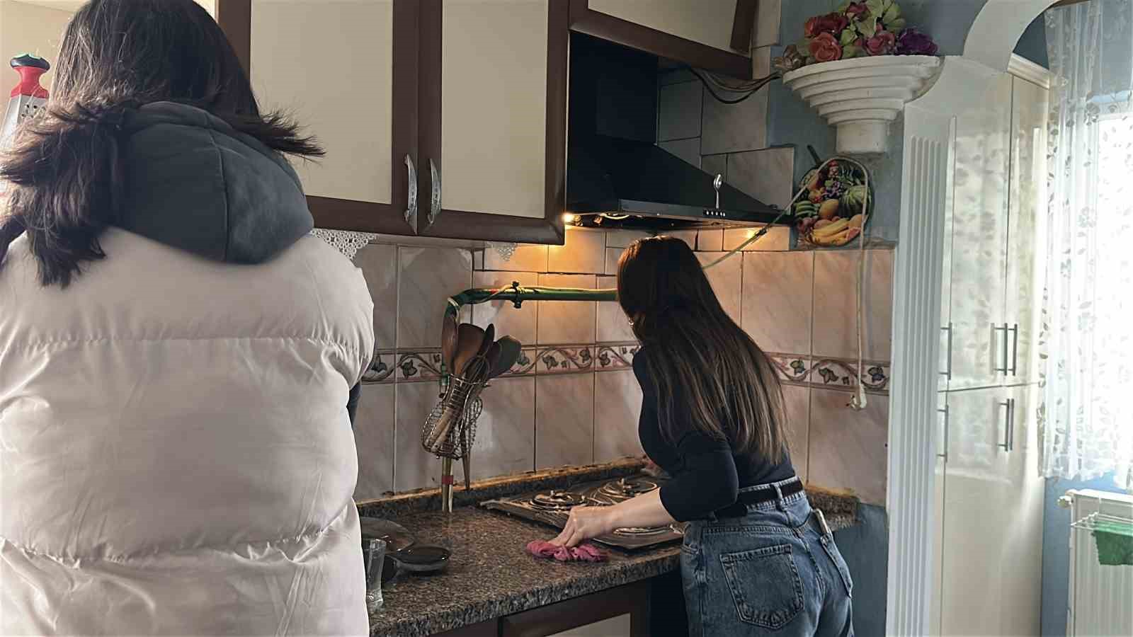 Üniversite öğrencilerinden yaşlı çifte sürpriz
