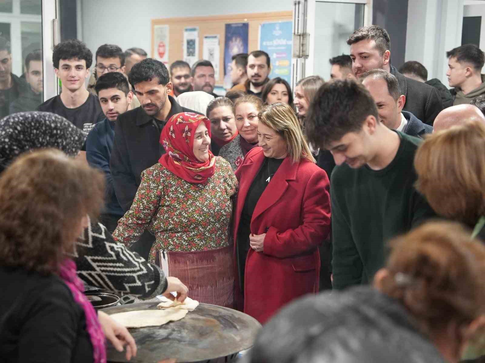 Üniversite öğrencilerine anne eli
