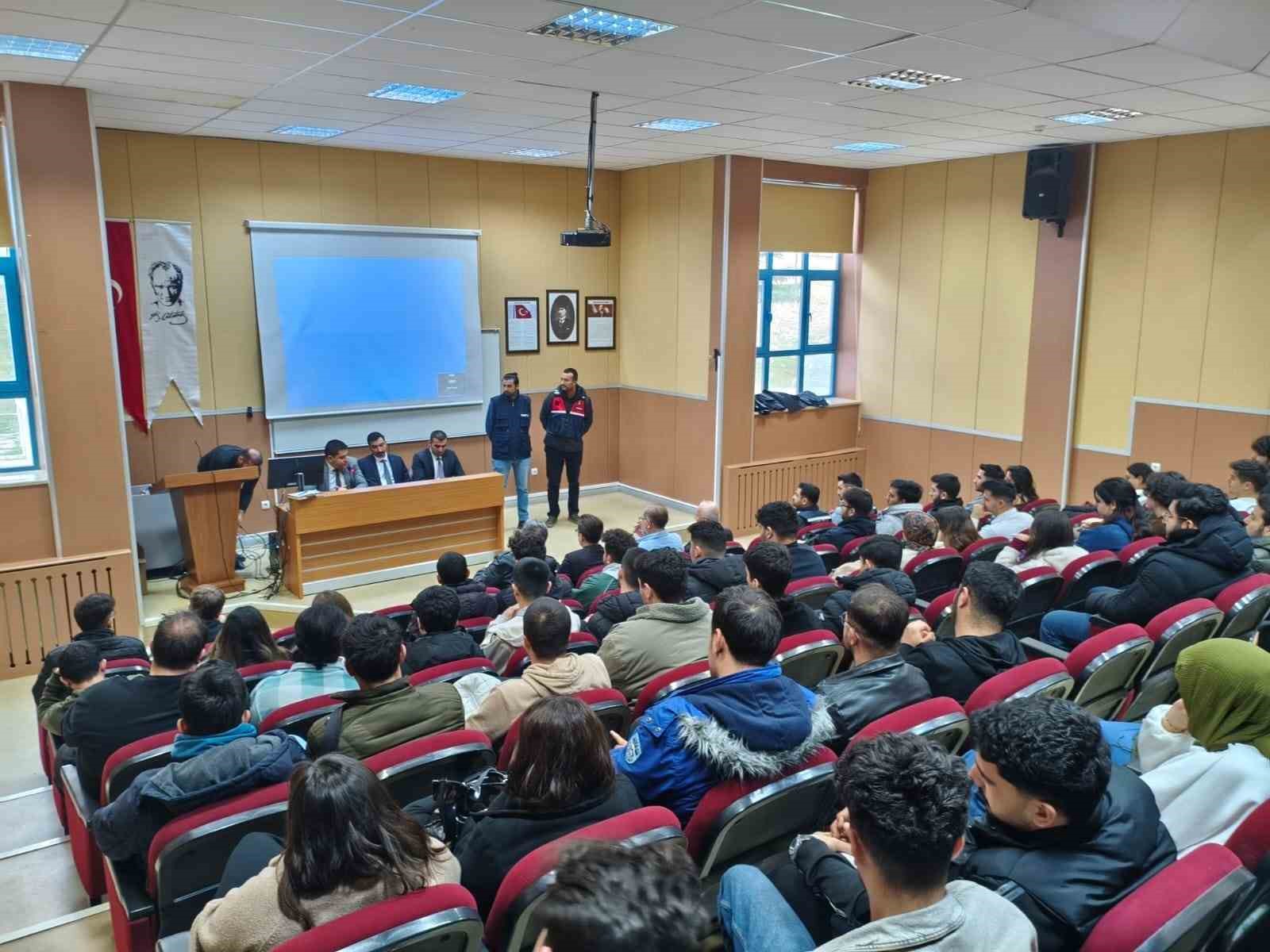 Üniversite öğrencilerine siber güvenlik ve IBAN uyarısı yapıldı
