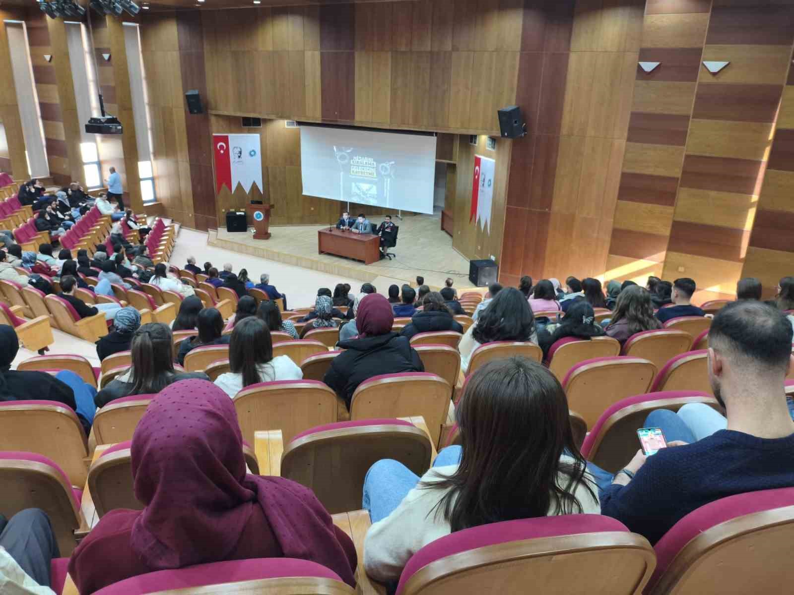 Üniversite öğrencilerine siber güvenlik ve IBAN uyarısı yapıldı
