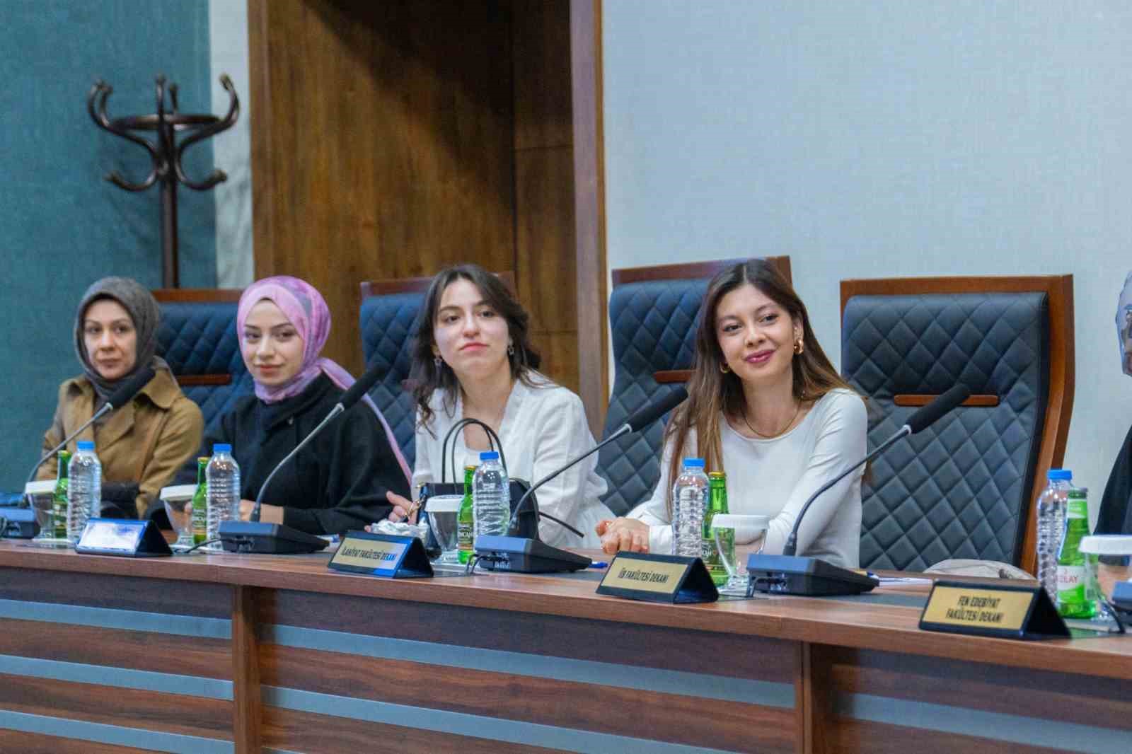 Üniversite yönetimi öğrenci temsilcileriyle bir araya geldi
