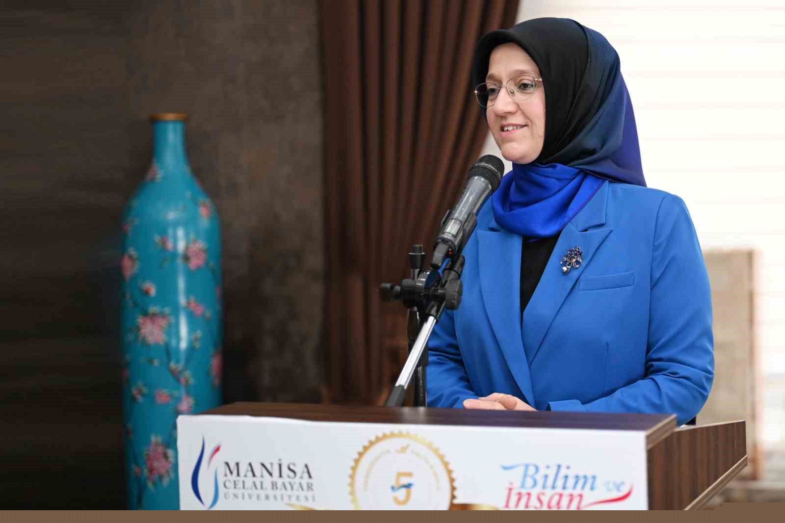 Üniversitedeki kadın çalışanlar aynı sofrada
