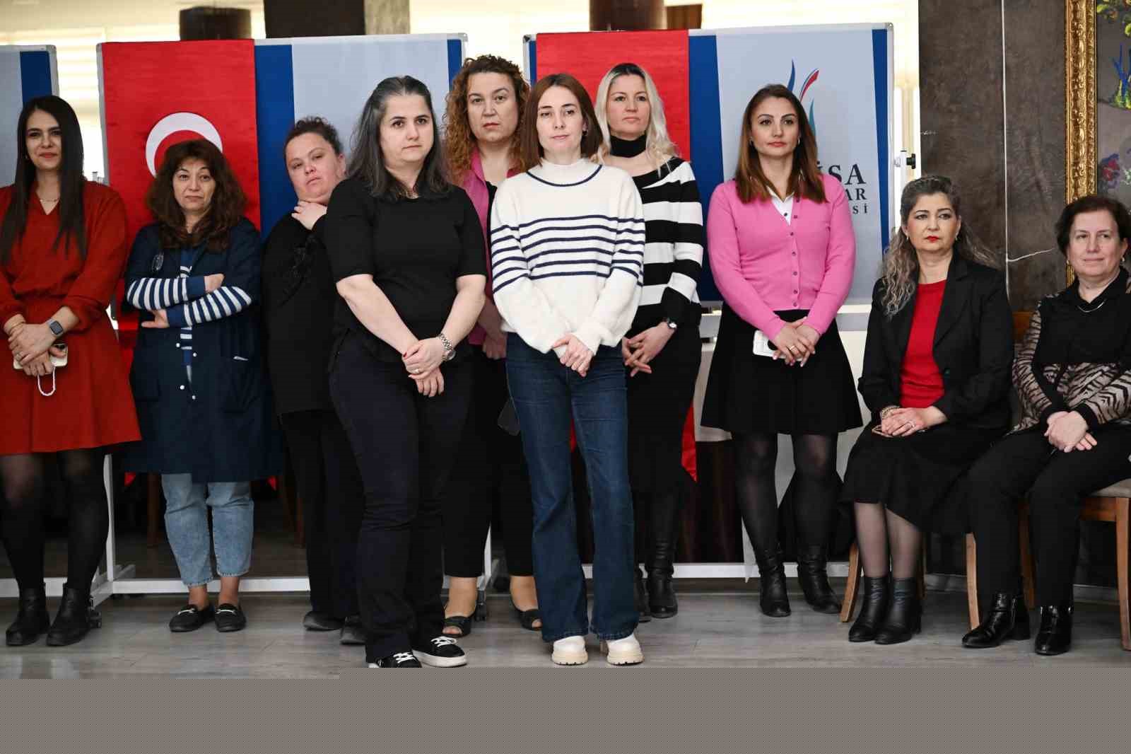 Üniversitedeki kadın çalışanlar aynı sofrada
