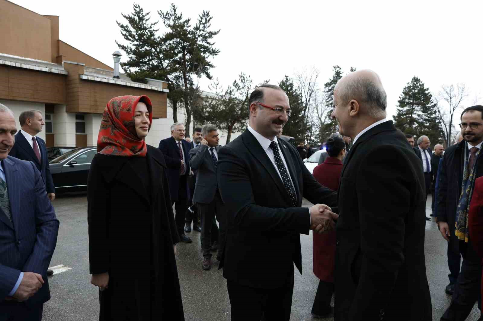 Üniversitelerarası kurul toplantısı Atatürk Üniversitesi ev sahipliğinde yapıldı: Yükseköğretimde güç birliği Erzurum’da sağlandı
Üniversitelerarası kurul toplantısı Atatürk Üniversitesi ev sahipliğinde yapıldı: Yükseköğretimde güç birliği Erzurum’da sağlandı