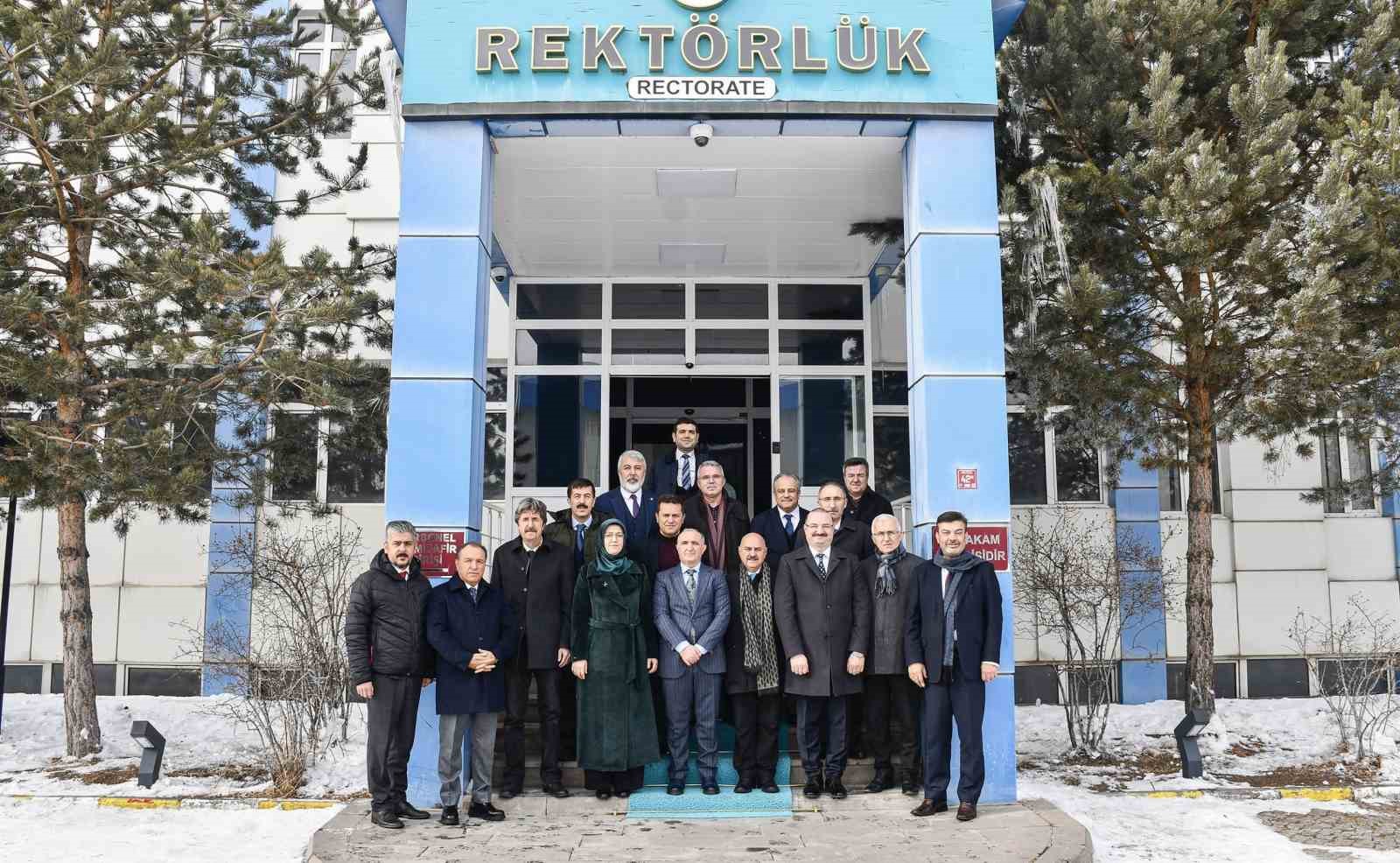 Üniversitelerarası kurul yönetimi Kars’ta toplandı
Üniversitelerarası kurul yönetimi Kars’ta toplandı