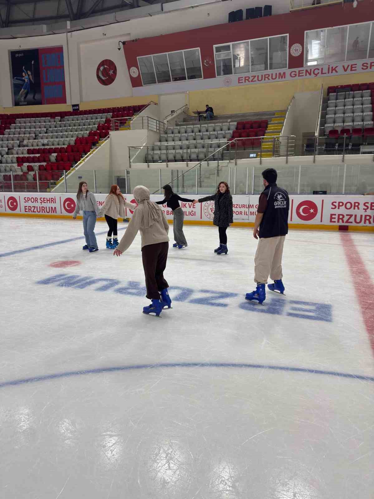 Üniversiteli gençler Erzurum’u gezdi

