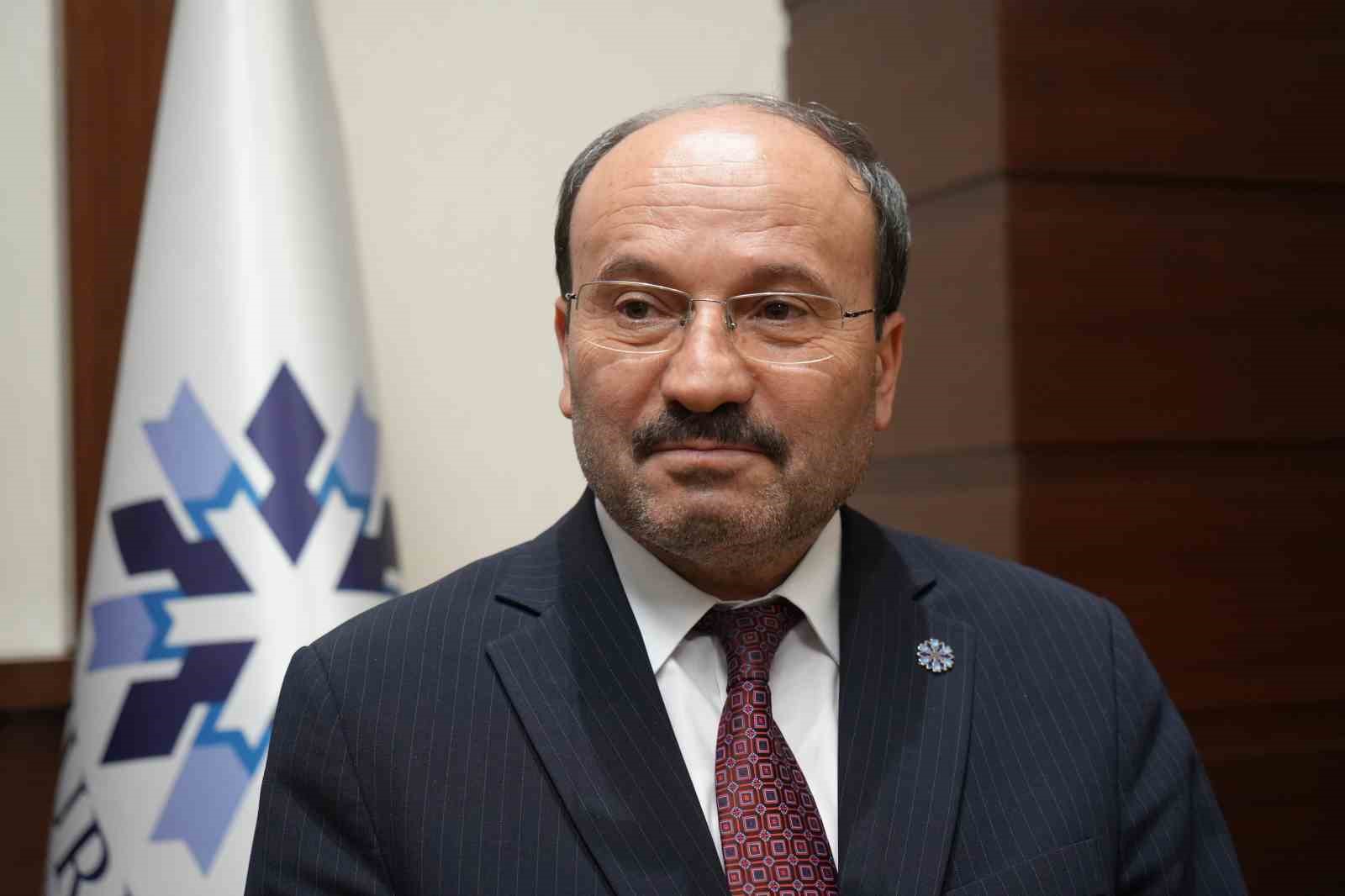 Üniversiteli Gizem, Rektör Çakmak’ın bir günlük mesaisine eşlik etti
