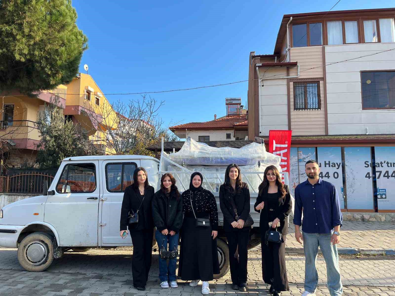 Üniversitelilerden Hastalara Yönelik Yatak ve Medikal Destek Kutusu
Üniversitelilerden Hastalara Yönelik Yatak ve Medikal Destek Kutusu