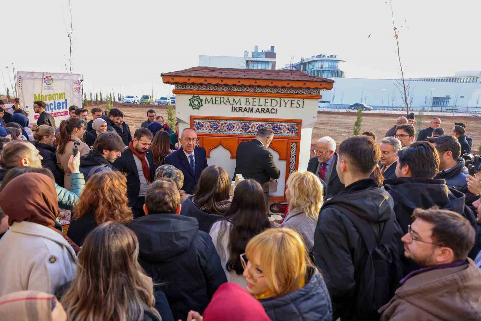 Üniversitelilerin final stresine sıcak bir mola: Başkan Kavuş’tan gençlere çorba ikramı
