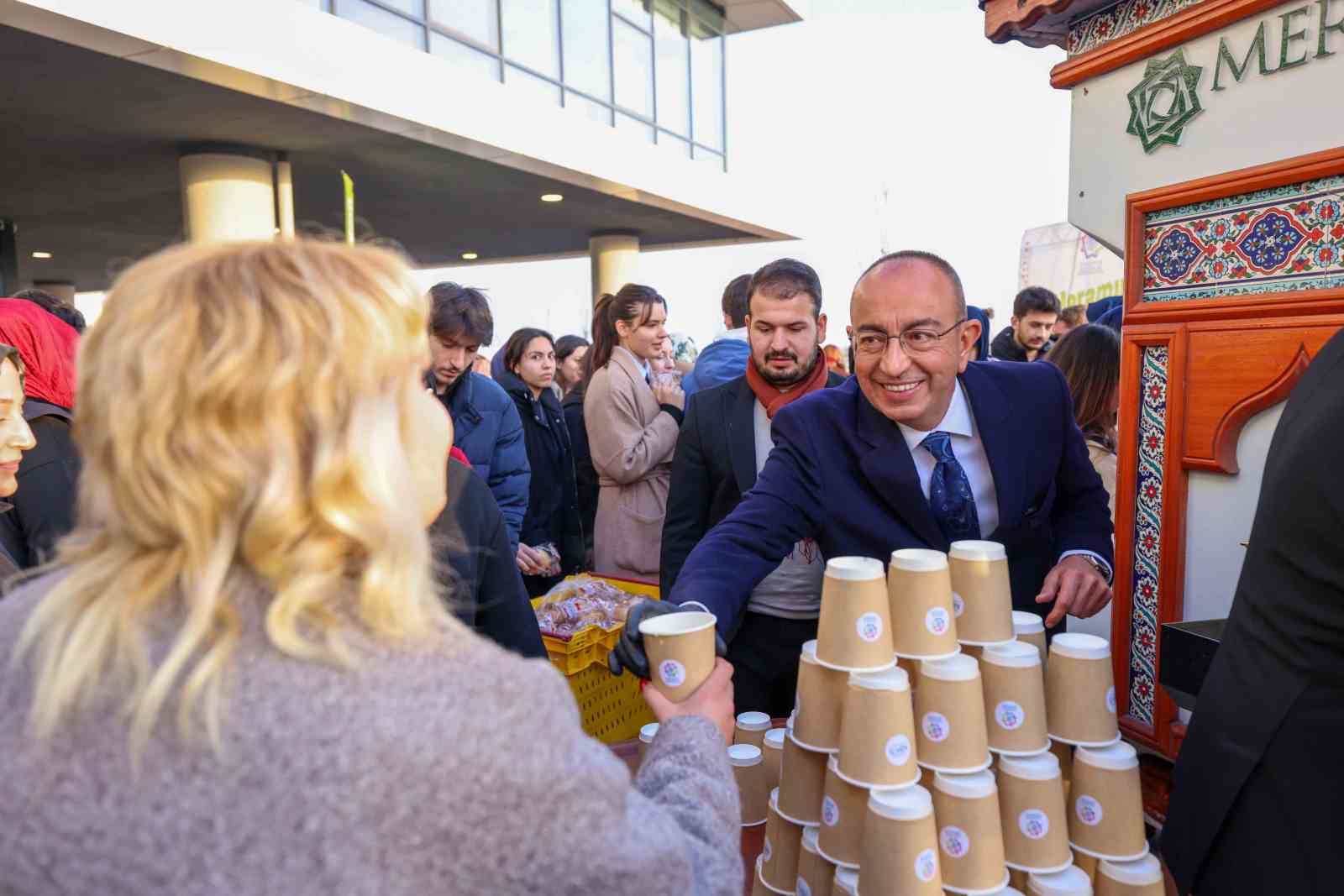 Üniversitelilerin final stresine sıcak bir mola: Başkan Kavuş’tan gençlere çorba ikramı
