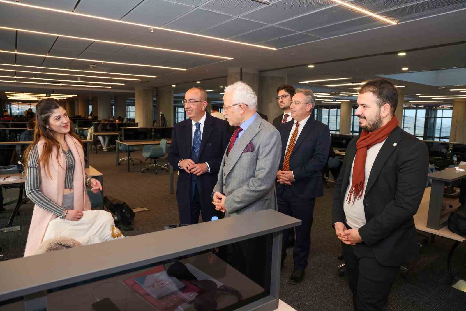 Üniversitelilerin final stresine sıcak bir mola: Başkan Kavuş’tan gençlere çorba ikramı
