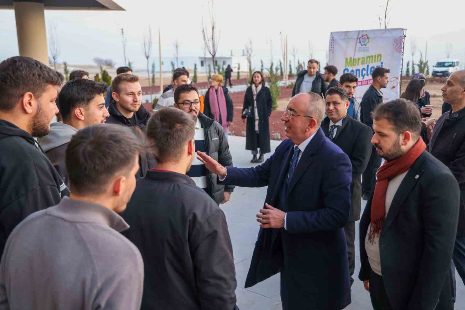 Üniversitelilerin final stresine sıcak bir mola: Başkan Kavuş’tan gençlere çorba ikramı
