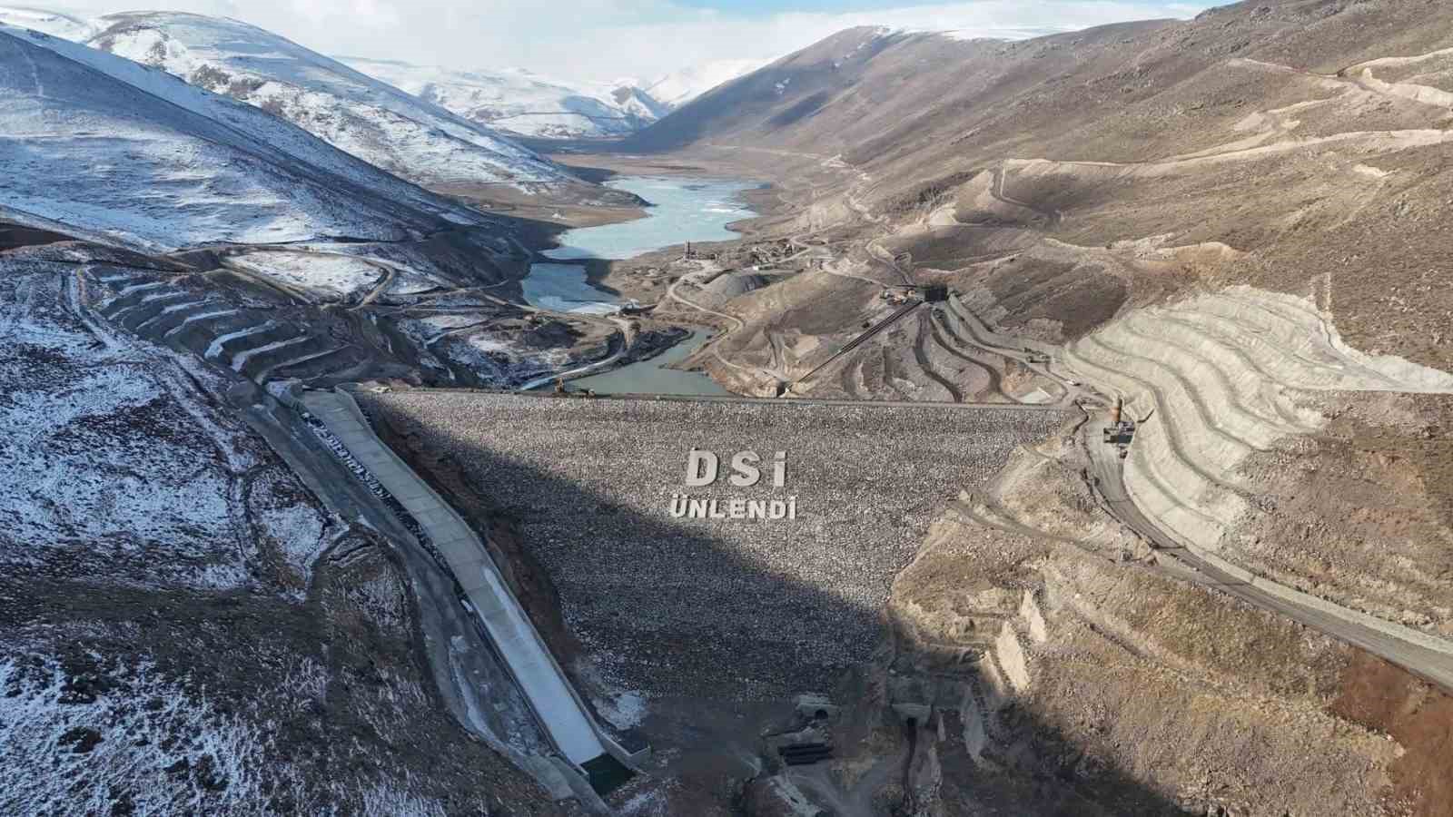 Ünlendi Barajı’nda su tutuldu: Iğdır’a 1,9 milyar liralık dev yatırım
Ünlendi Barajı’nda su tutuldu: Iğdır’a 1,9 milyar liralık dev yatırım