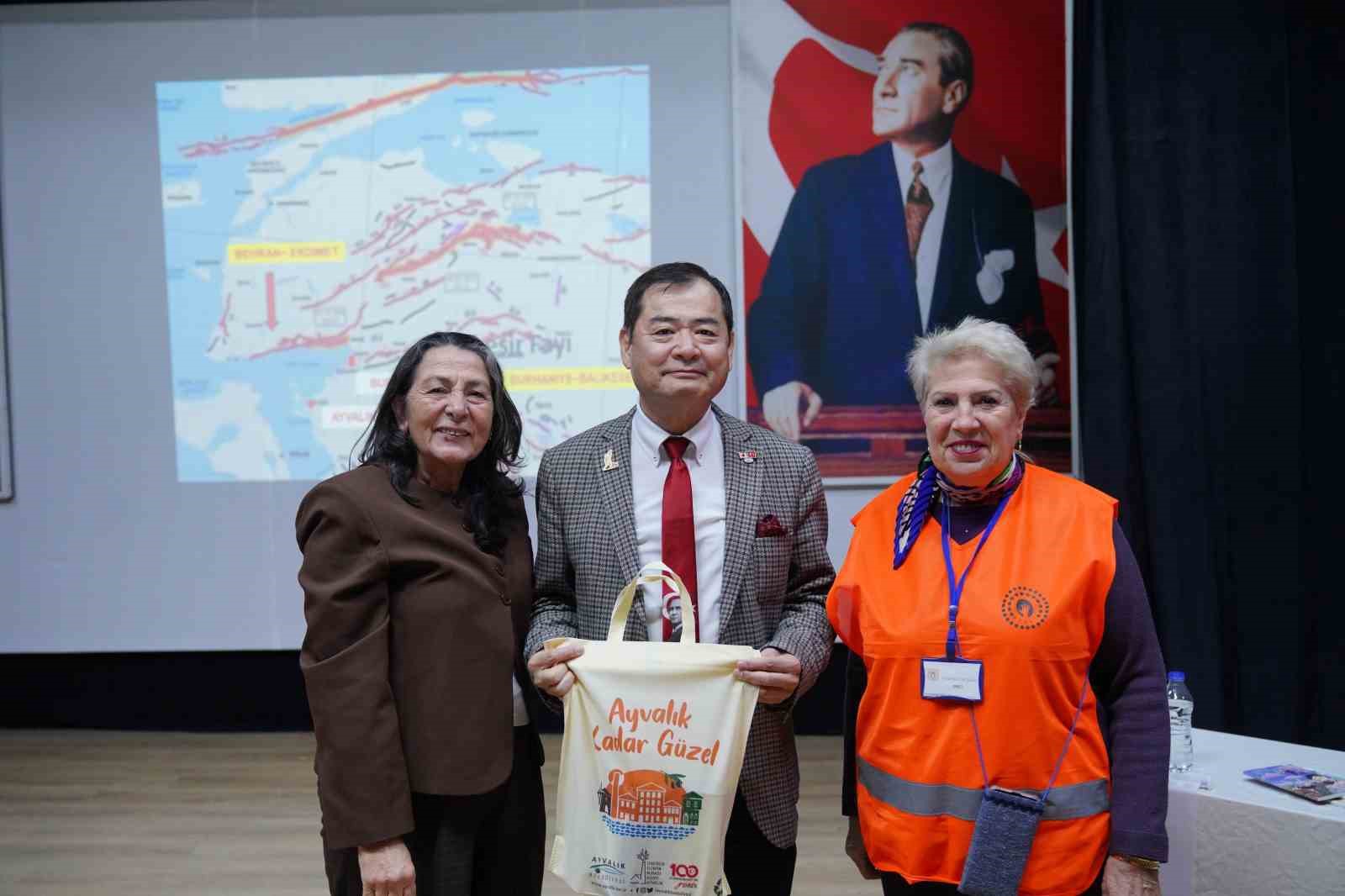 Ünlü Japon Uzman uyardı, "Yapı ve Zemin hayati önem taşıyor"
Ünlü Japon Uzman uyardı, "Yapı ve Zemin hayati önem taşıyor"