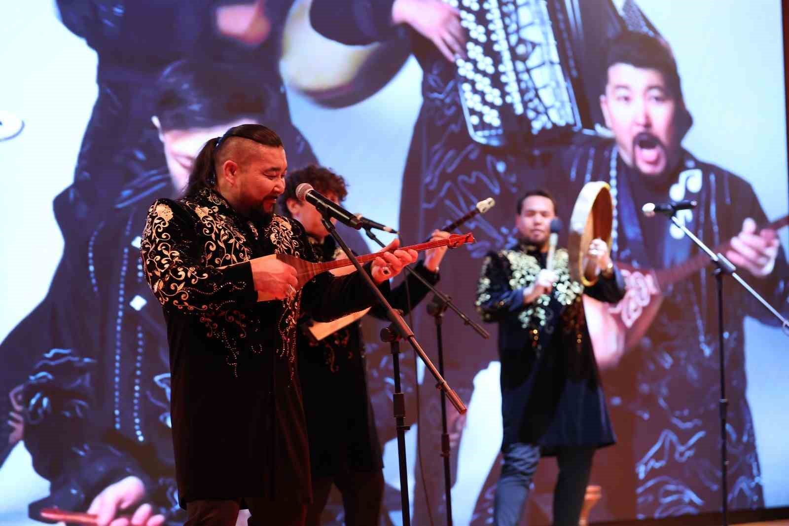 Ünlü Kazak müzik grubu Alatau Serileri, yeni albümünün lansmanını Bağcılar’da yaptı
Ünlü Kazak müzik grubu Alatau Serileri, yeni albümünün lansmanını Bağcılar’da yaptı