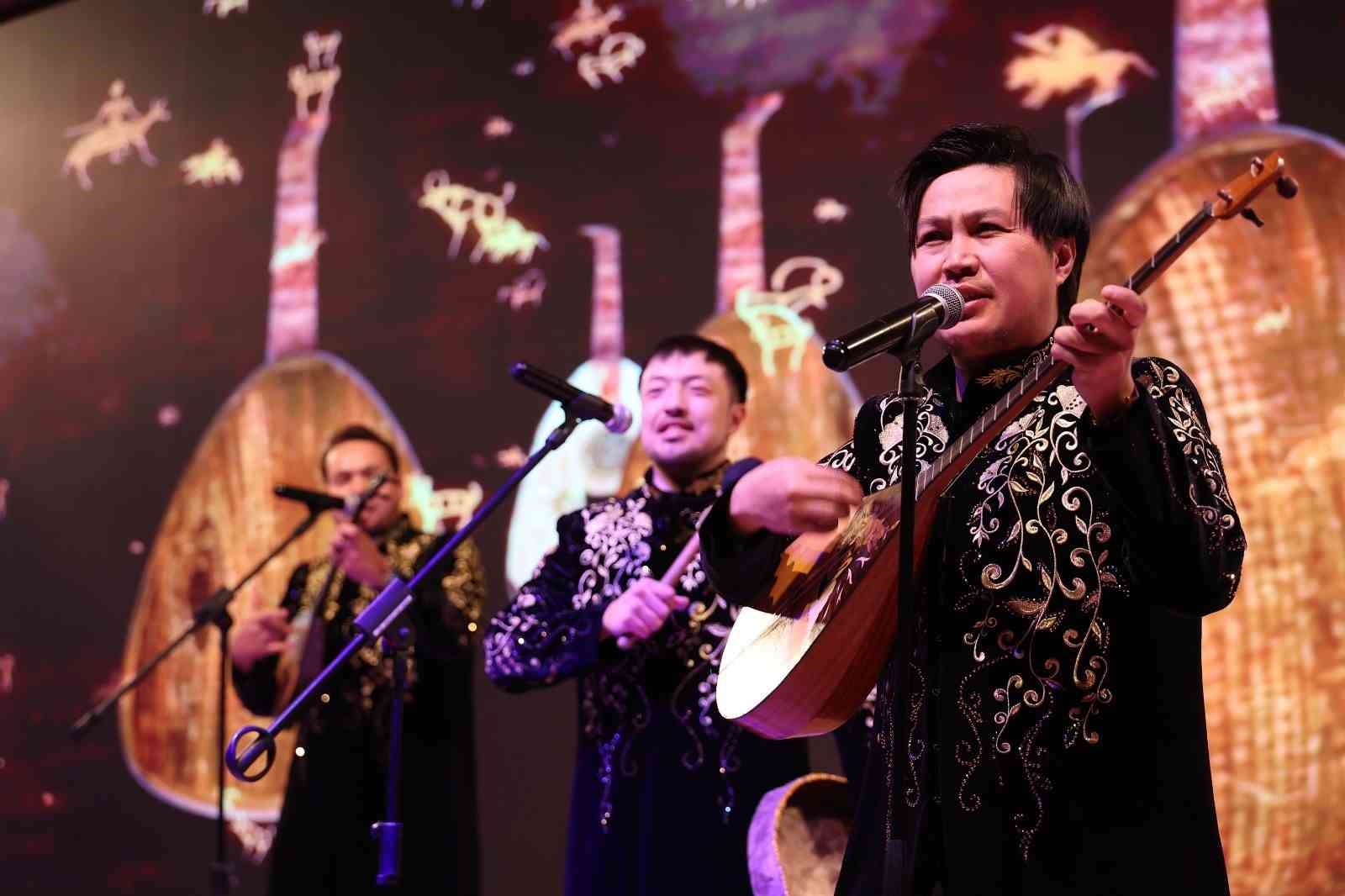 Ünlü Kazak müzik grubu Alatau Serileri, yeni albümünün lansmanını Bağcılar’da yaptı
Ünlü Kazak müzik grubu Alatau Serileri, yeni albümünün lansmanını Bağcılar’da yaptı